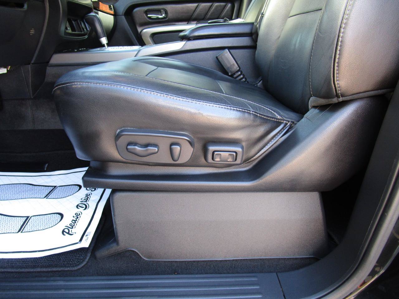 Used 2015 Nissan Armada Platinum RWD image 21