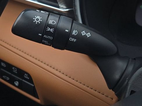 Used 2023 Toyota Highlander Platinum AWD/4WD image 30