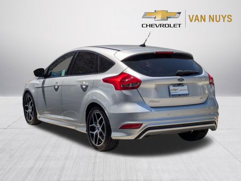 Used 2016 Ford Focus SE w/ SE Sport Package FWD image 7