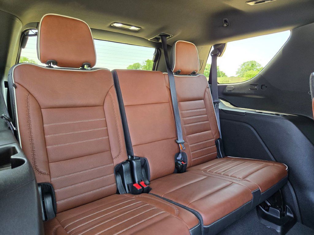 Used 2023 GMC Yukon Denali Ultimate AWD/4WD image 28