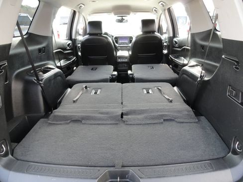 Used 2019 GMC Acadia SLT FWD image 19