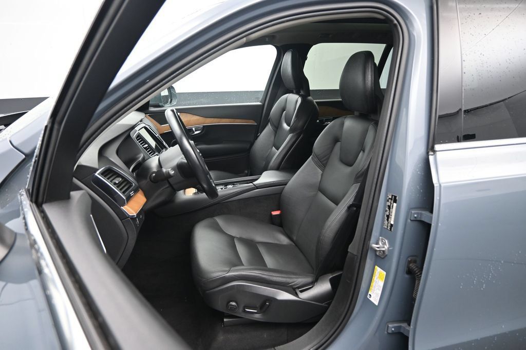 Used 2022 Volvo XC90 T6 Momentum w/ Climate Package AWD/4WD image 21