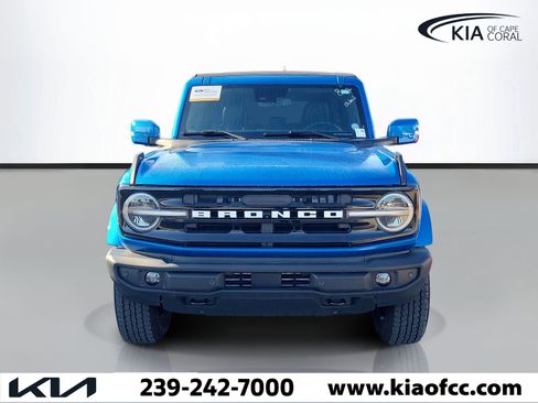 Used 2024 Ford Bronco Outer Banks AWD/4WD image 2