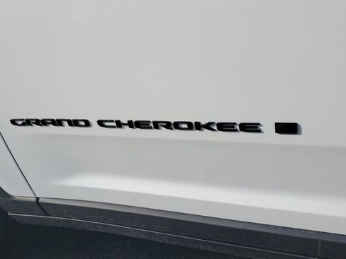 New 2025 Jeep Grand Cherokee Limited image 8
