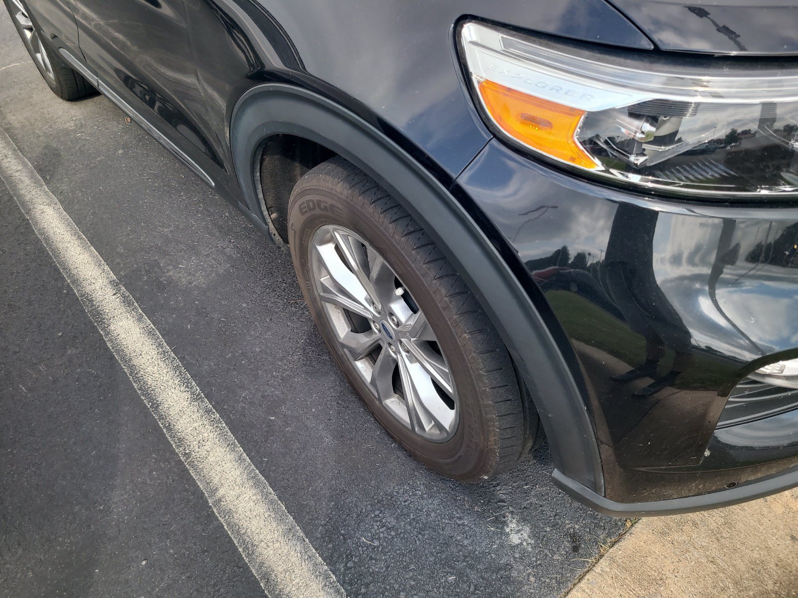 Used 2021 Ford Explorer Limited w/ Equipment Group 301A RWD image 4