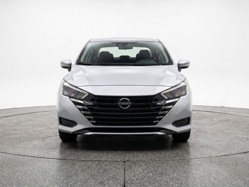 Used 2025 Nissan Versa SV FWD image 2