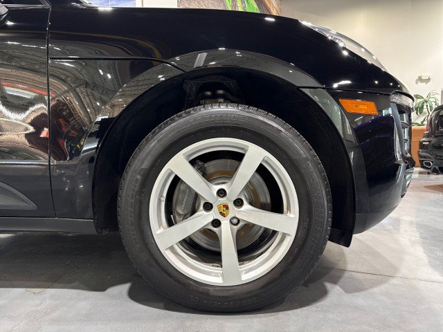 Used 2018 Porsche Macan AWD/4WD image 8