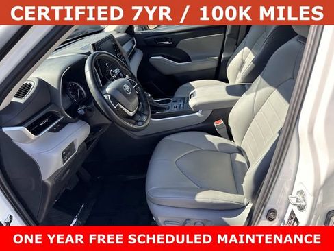 Used 2022 Toyota Highlander XLE AWD/4WD image 14