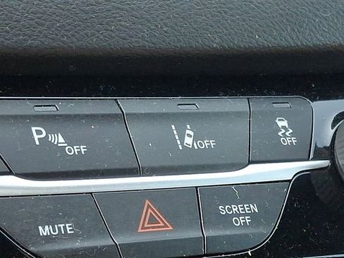 Used 2025 Chrysler Pacifica Select image 24