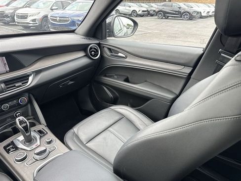 Used 2023 Alfa Romeo Stelvio Ti AWD/4WD image 11