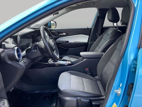 Used 2025 Chevrolet Trax LT w/ Driver Confidence Package FWD image 8