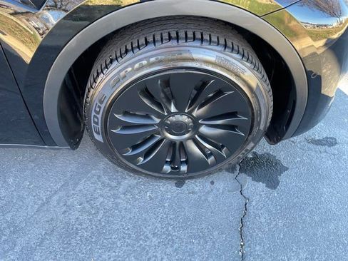 Used 2021 Tesla Model Y Long Range image 30