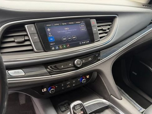 Used 2020 Buick Enclave Essence w/ Sound and Sites Package AWD/4WD image 4