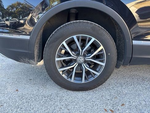 Used 2020 Volkswagen Tiguan SE w/ Panoramic Sunroof Package image 20