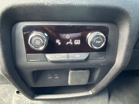Used 2026 Chevrolet Traverse LT w/ Driver Confidence Package FWD image 30