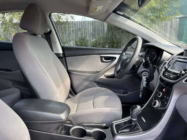 Used 2015 Hyundai Elantra SE w/ Option Group 02 FWD image 10