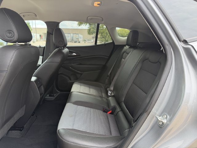 Used 2025 Chevrolet Trax LT w/ LT Convenience Package FWD image 26