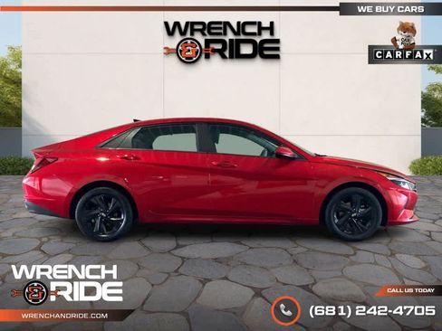 Used 2022 Hyundai Elantra SEL w/ Convenience Package image 3