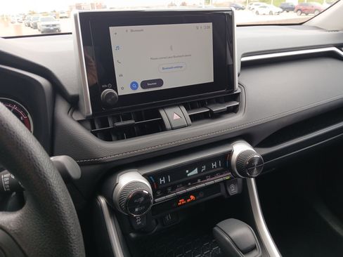 Used 2025 Toyota RAV4 XLE AWD/4WD image 13
