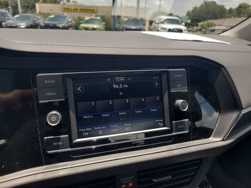 Used 2023 Volkswagen Jetta SE w/ Panoramic Sunroof Package FWD image 19