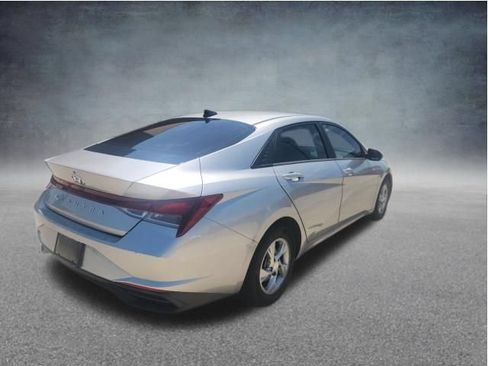 Used 2022 Hyundai Elantra SE FWD image 7