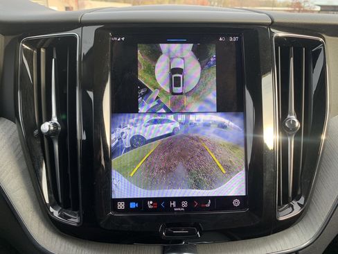 Used 2025 Volvo XC60 B5 Plus image 25