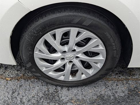 Used 2018 Toyota Corolla LE image 28