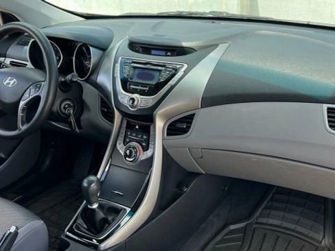 Used 2013 Hyundai Elantra image 16