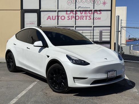Used 2020 Tesla Model Y Long Range image 2