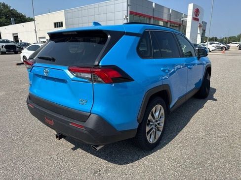 Used 2019 Toyota RAV4 XLE Premium w/ Cold Weather Package AWD/4WD image 4