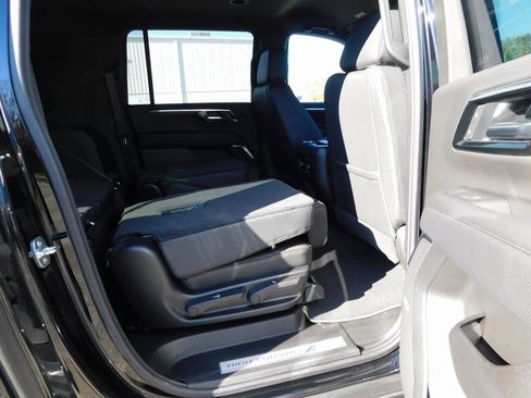 New 2025 Chevrolet Suburban High Country image 32