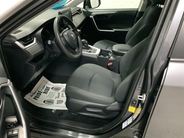 Used 2021 Toyota RAV4 LE AWD/4WD image 14