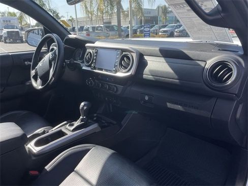 Used 2022 Toyota Tacoma Limited image 29