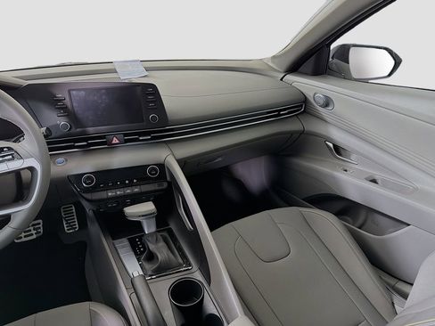 Used 2025 Hyundai Elantra Sport image 24