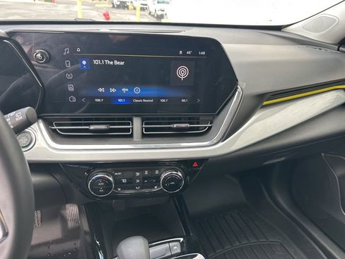 Used 2025 Chevrolet Trax LT w/ Driver Confidence Package image 16