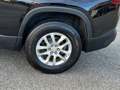 Used 2019 Chevrolet Traverse LT image 9
