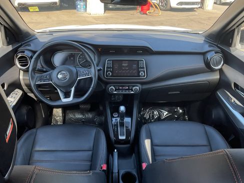 Used 2020 Nissan Kicks SR w/ SR Premium Package image 17