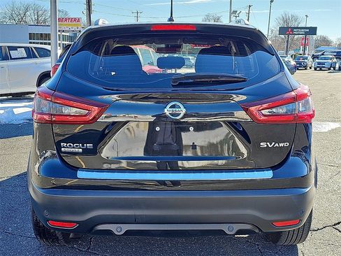 Used 2020 Nissan Rogue Sport SV image 5