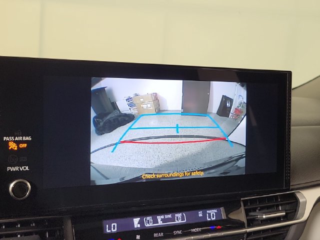 Used 2026 Toyota Sienna XLE FWD image 30