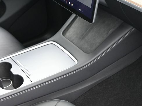 Used 2024 Tesla Model Y Long Range image 33