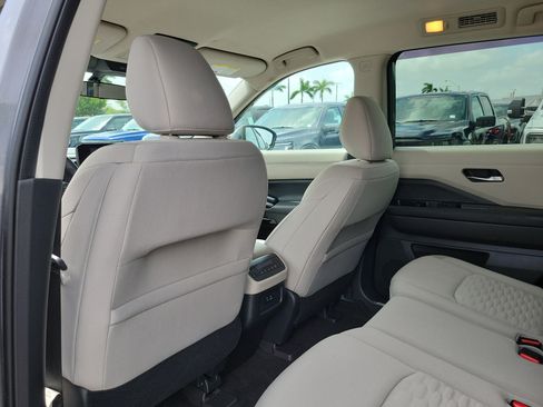 Used 2022 Nissan Pathfinder SV FWD image 13