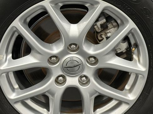 Used 2022 Chrysler Voyager LX FWD image 5