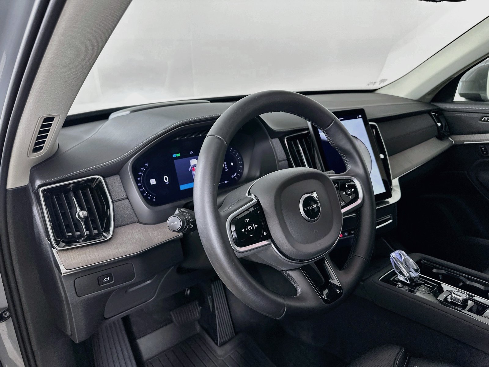 Certified 2026 Volvo XC90 B6 Ultra w/ Protection Package AWD/4WD image 31