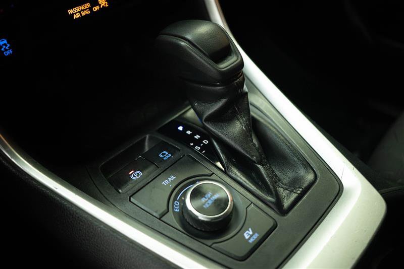 Used 2020 Toyota RAV4 XLE AWD/4WD image 22
