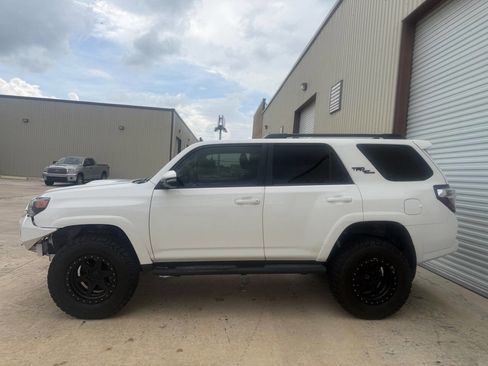 Used 2019 Toyota 4Runner TRD Off-Road Premium AWD/4WD image 4