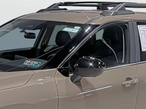 Used 2025 Nissan Rogue SV AWD/4WD image 8