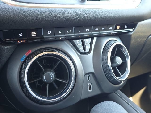 Used 2024 Chevrolet Blazer LT FWD image 31