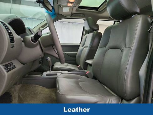 Used 2015 Nissan Frontier SL w/ Moonroof Package AWD/4WD image 10