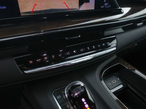 Used 2024 Cadillac Escalade Sport Platinum w/ LPO, ONYX Package AWD/4WD image 18