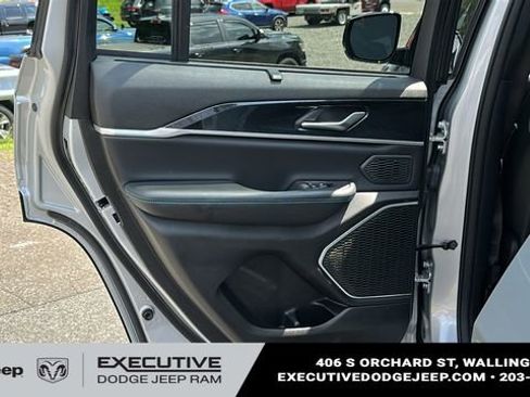 Used 2023 Jeep Grand Cherokee Trailhawk w/ Luxury Tech Group III AWD/4WD image 25